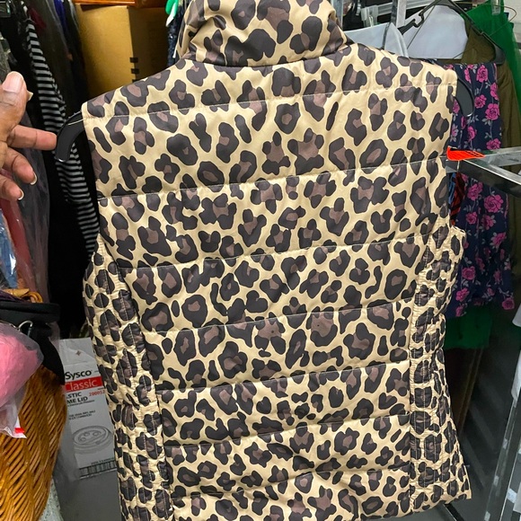 New York & Company Leopard Puffer Vest - Picture 3 of 6